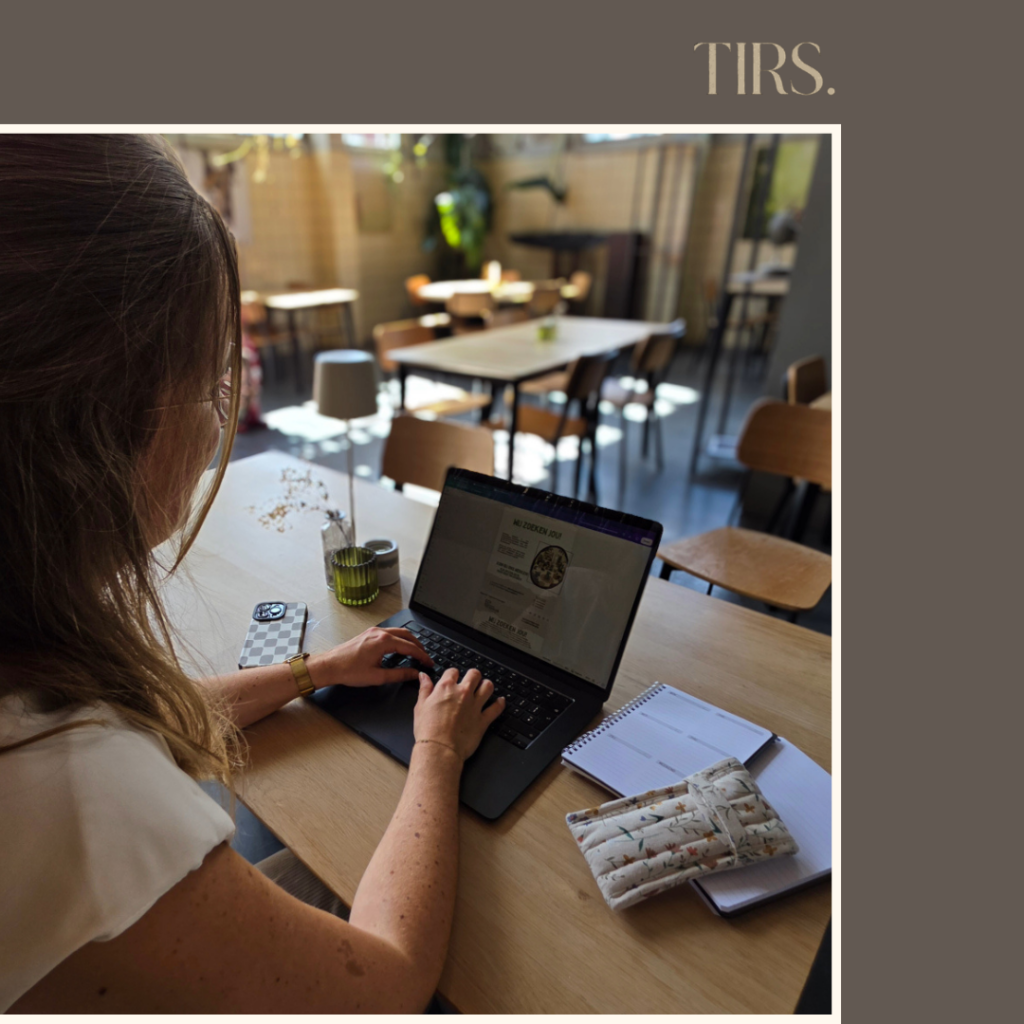 Tirza werkt aan de contentplanning en vormgeving voor social media. Van idee tot plaatsing, alles op één plek geregeld.